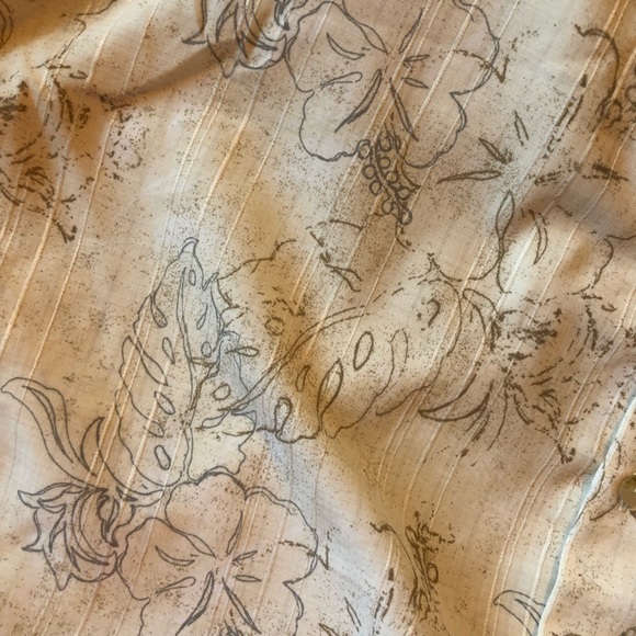NWT cream and gray Hawaiian print - Picture 2 of 3